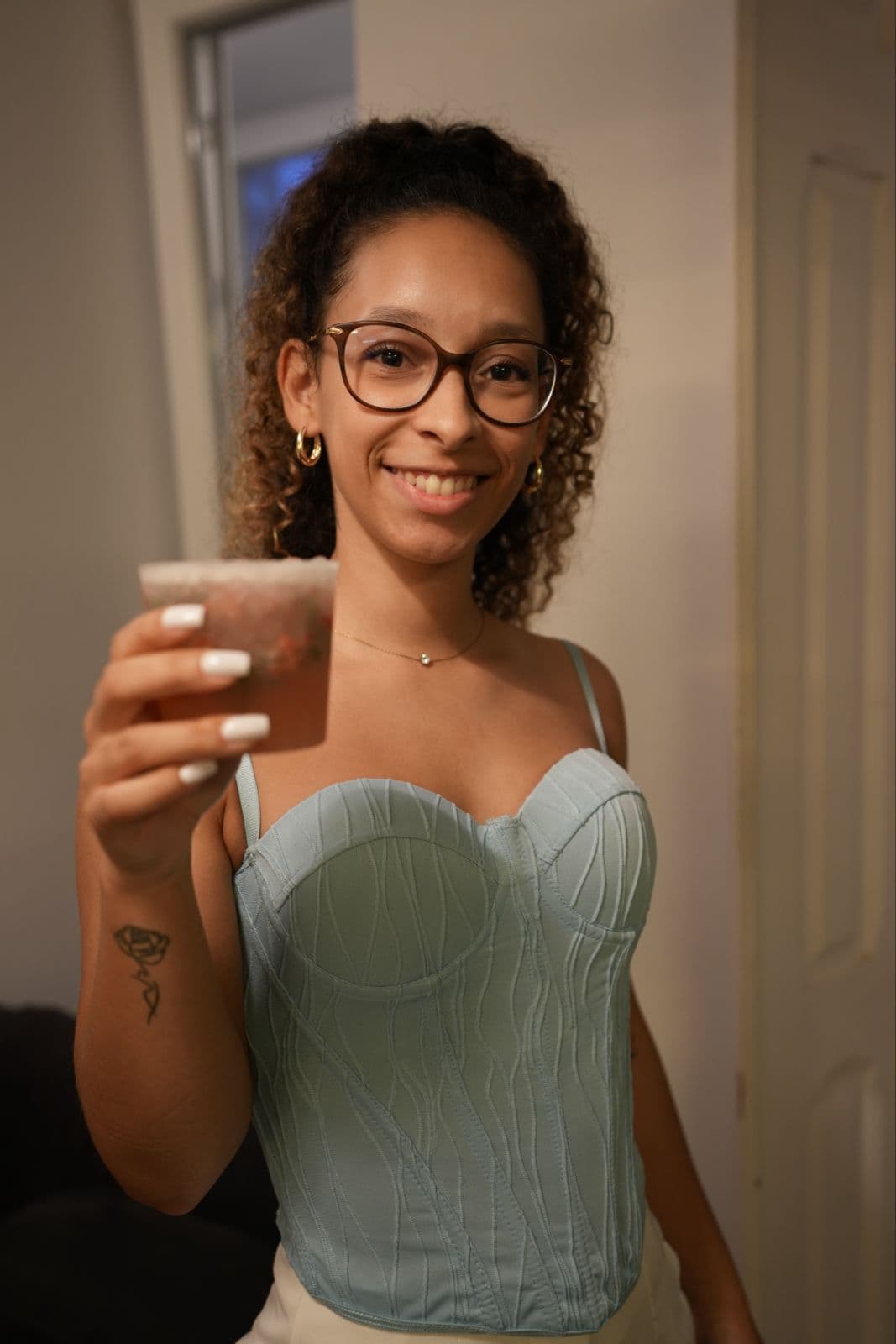 Convidada a brindar com um cocktail de assinatura